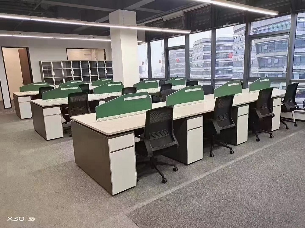 员工办公桌案例(图1) 员工办公桌案例(图1)